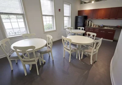 Legacy-Healing-Center-Cincinnati-Eating-Area